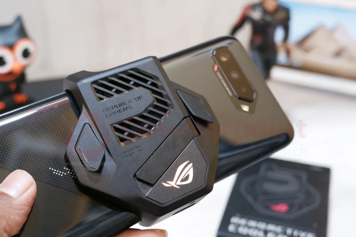 counterpoint ROG Phone 5 aeroactive cooler attached