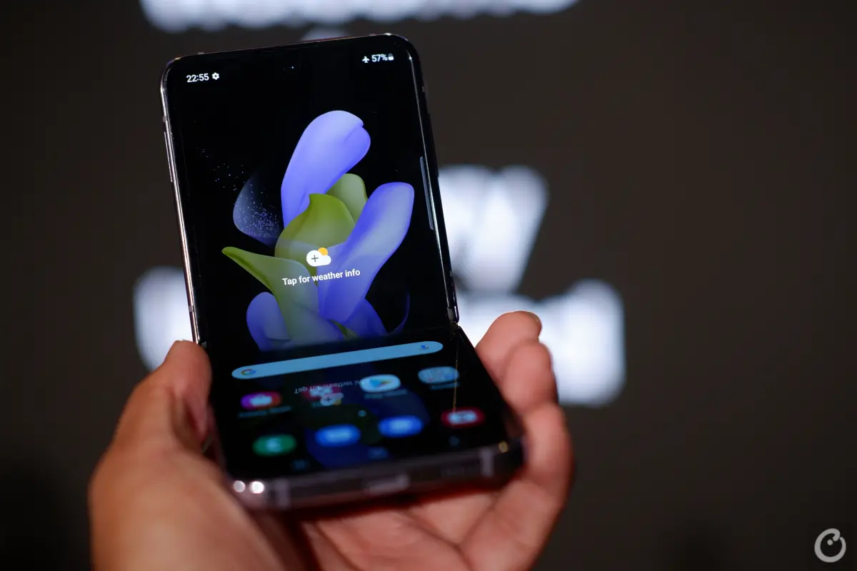 counterpoint galaxy unpacked z flip 4 open