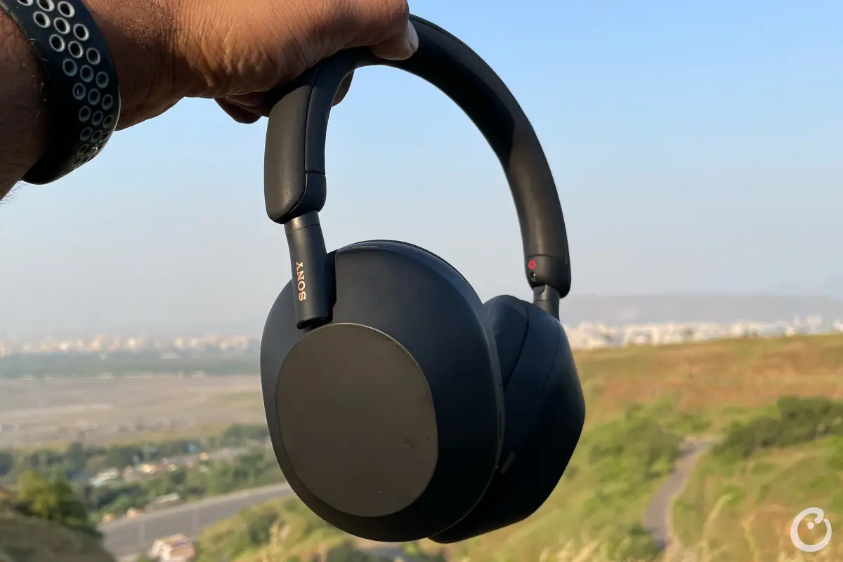 counterpoint sony wh-1000xm5 lightweight design