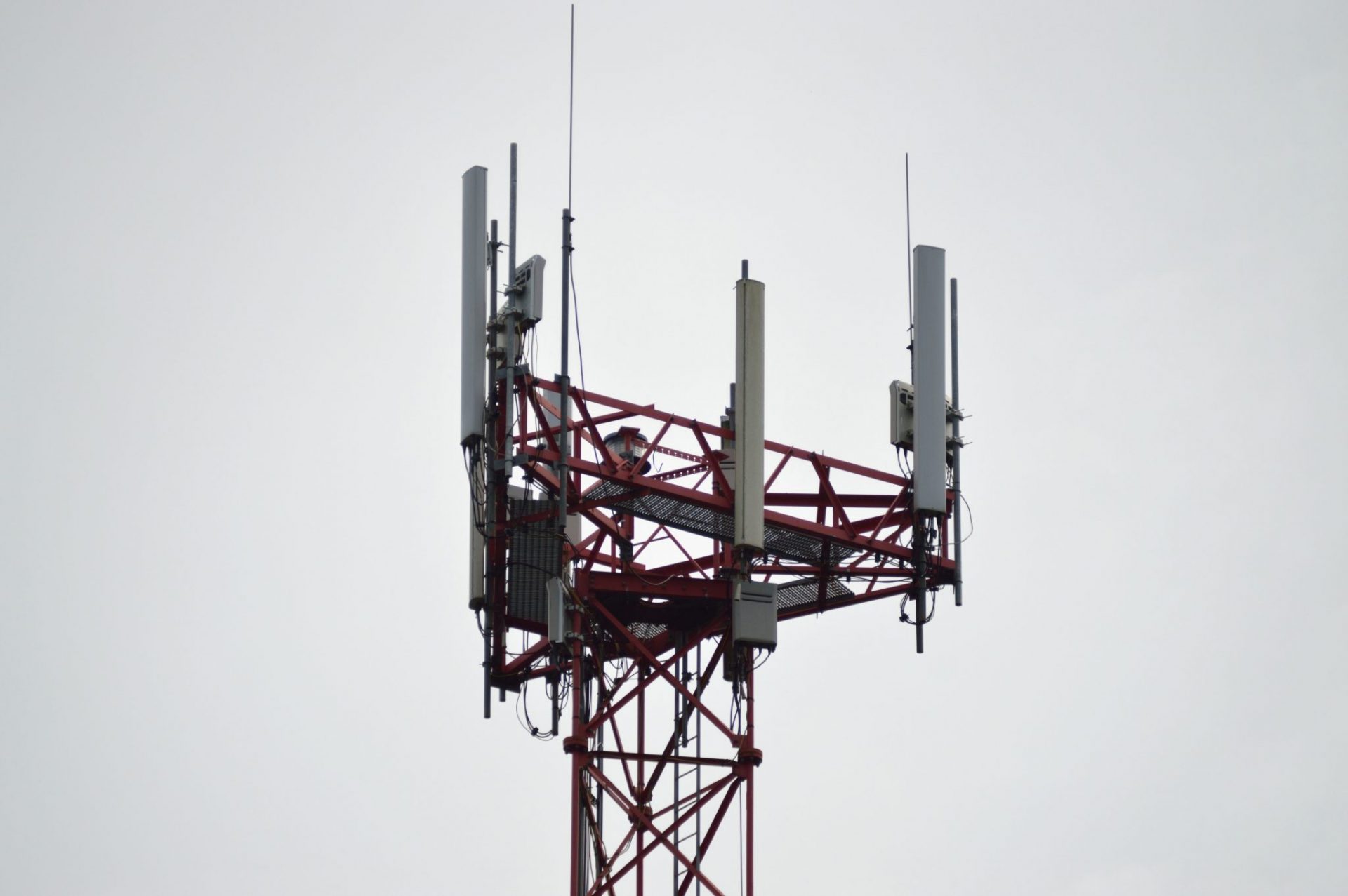 antennas-cell-tower-communication-579471.jpg
