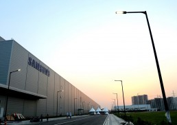 Counterpoint Smartphone Production in China- Samsung Noida Plant