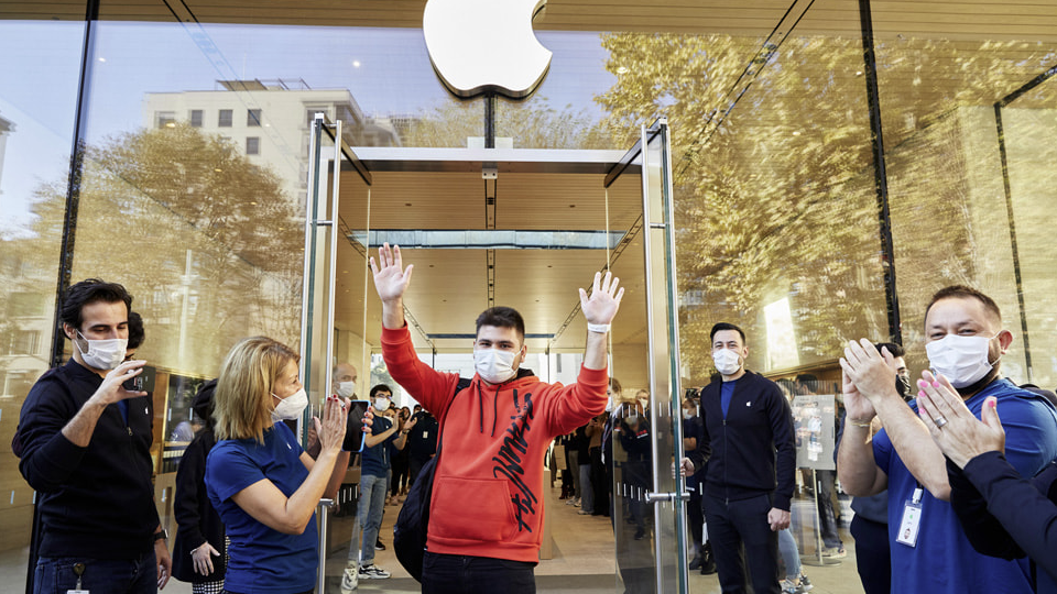iPhone 13 Helps Apple Break Many December Quarter Records