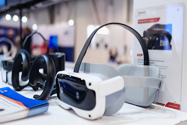 Thundercomm unveils XR2 VR HMD, 5100 AR glasses and smart vending machine Counterpoint