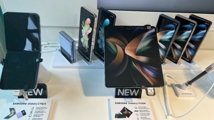 Foldable device display